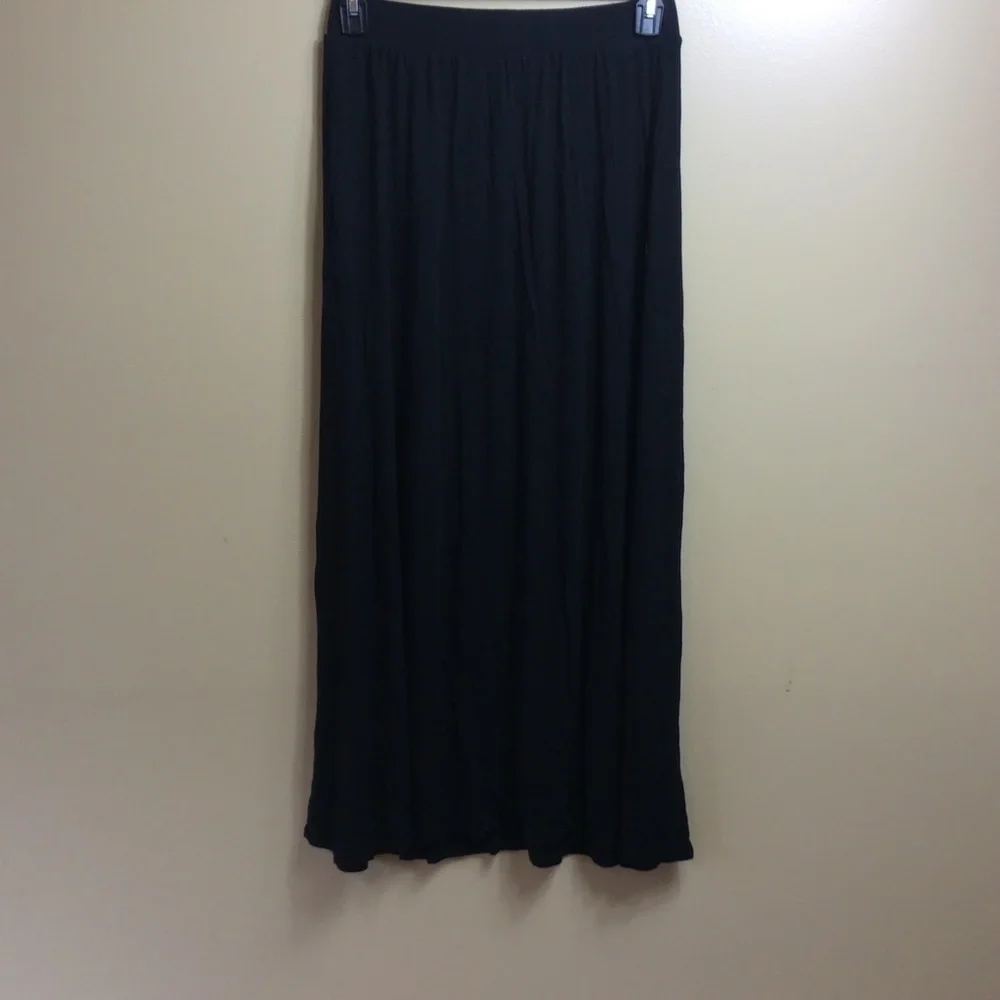 NWOT Lock & Love high waist flare, floor length skirt. Black. XXL